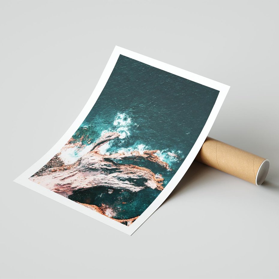 Plakat bez ramy 30x40 - Fale i Skały w Spokoju i Burzy - morze, fale rozbijają się o skały