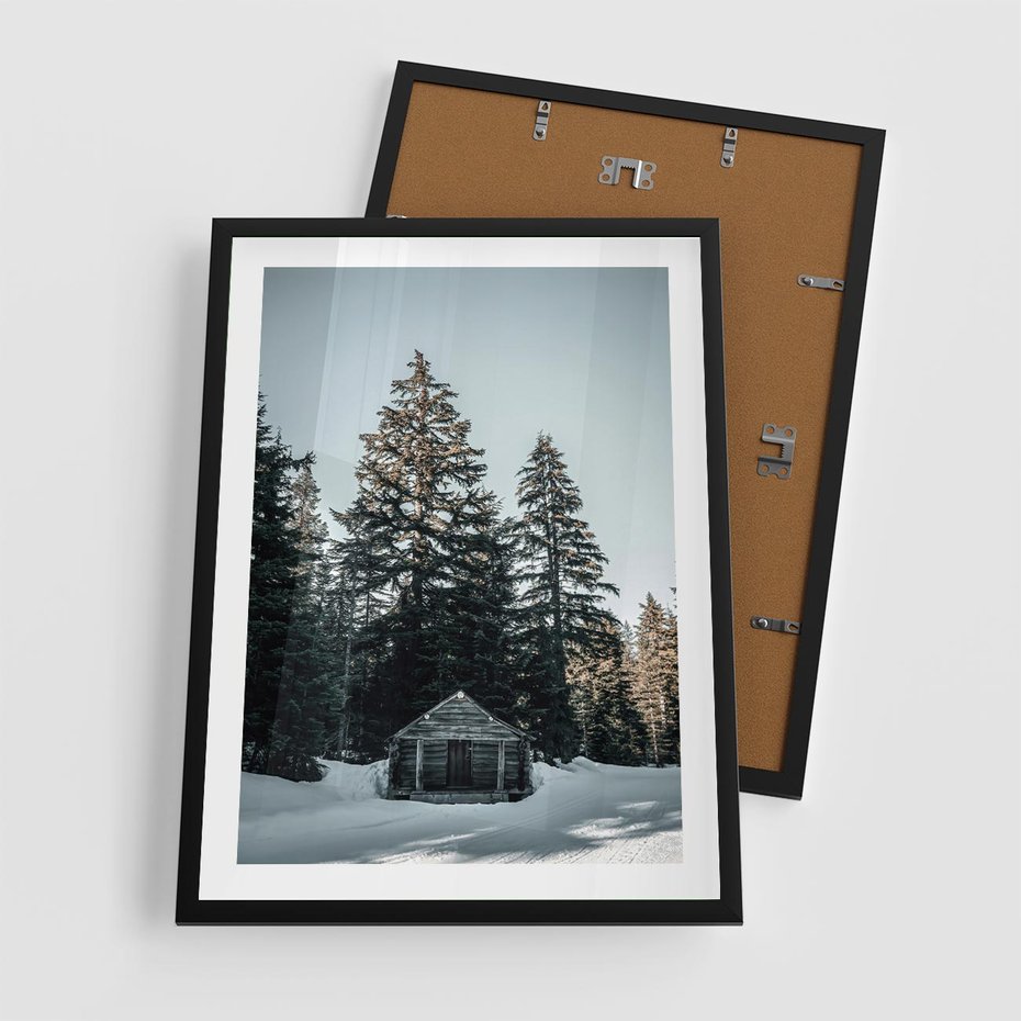 Plakat w ramie 50x70 - Chatka w Górach w Czasie Zimy - chatka w górach, zima - rama czarna