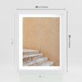 Plakat w ramie 40x50 - Schod w Beżu - schody, minimalizm - rama biała