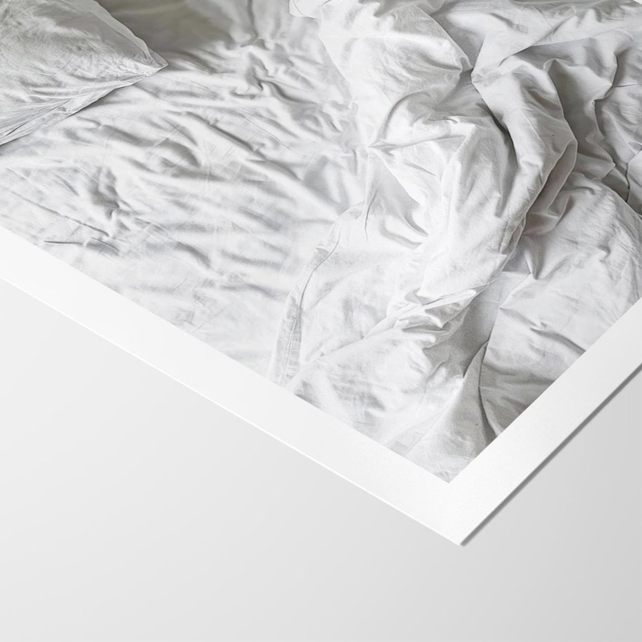 Plakat bez ramy 21x30 - Biała Pościel na Łóżku - biała pościel, łóżko