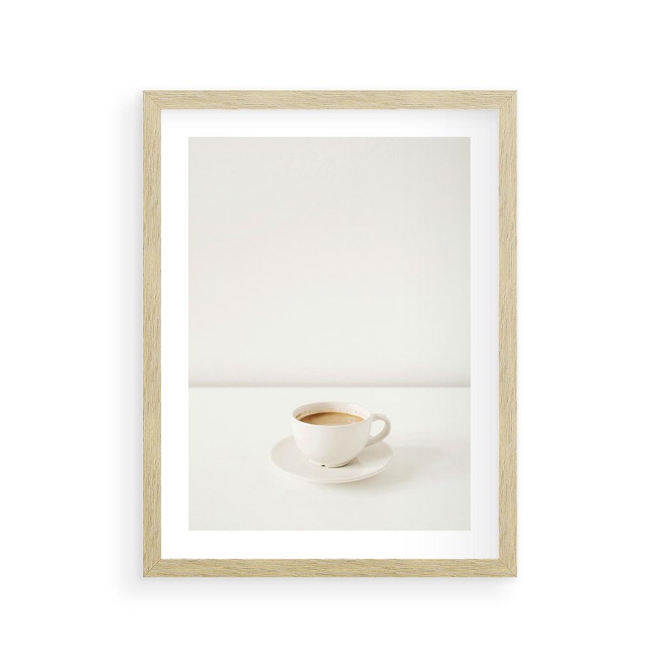 Plakat w ramie 30x40 - Kawa w Prostocie - kawa w filizance, białe tłó - rama drewno
