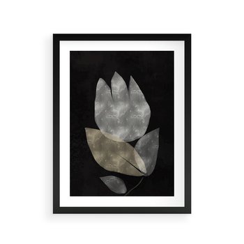 Plakat w ramie 30x40 - Nocne Uniesienia - abstrakcyjny kwiat, mroczna atmosfera - rama czarna