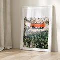 Plakat bez ramy 21x30 - Podróże po Pustyni - stary samochód van, pomarańczowy
