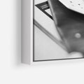 Obraz w ramie 70x100 - Makaroniki w Szarości - czarno biała fotografia, plakat - rama biała