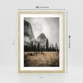 Plakat w ramie 30x40 - Mglisty Pejzaż Górski: Urok Niewidzialnośc - góry, krajobraz - rama drewno
