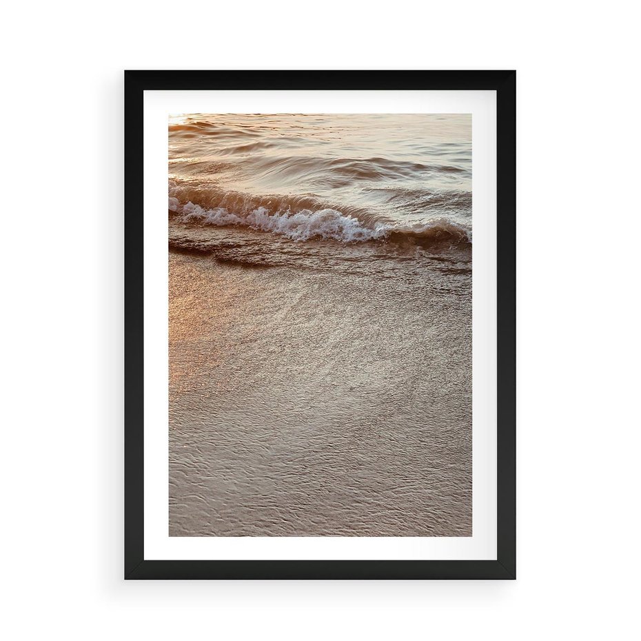 Plakat w ramie 50x70 - Spokój Morza: Fale na Plaży - fale, morze - rama czarna