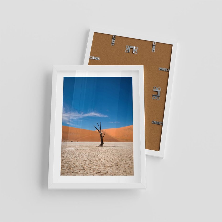 Plakat w ramie 30x40 - Słońce i Suche Drzewo - pustynia, suche - rama biała