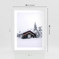 Plakat w ramie 30x40 - Zimowy Azyl: Domek w Górach - domek w górach, śnieg - rama biała