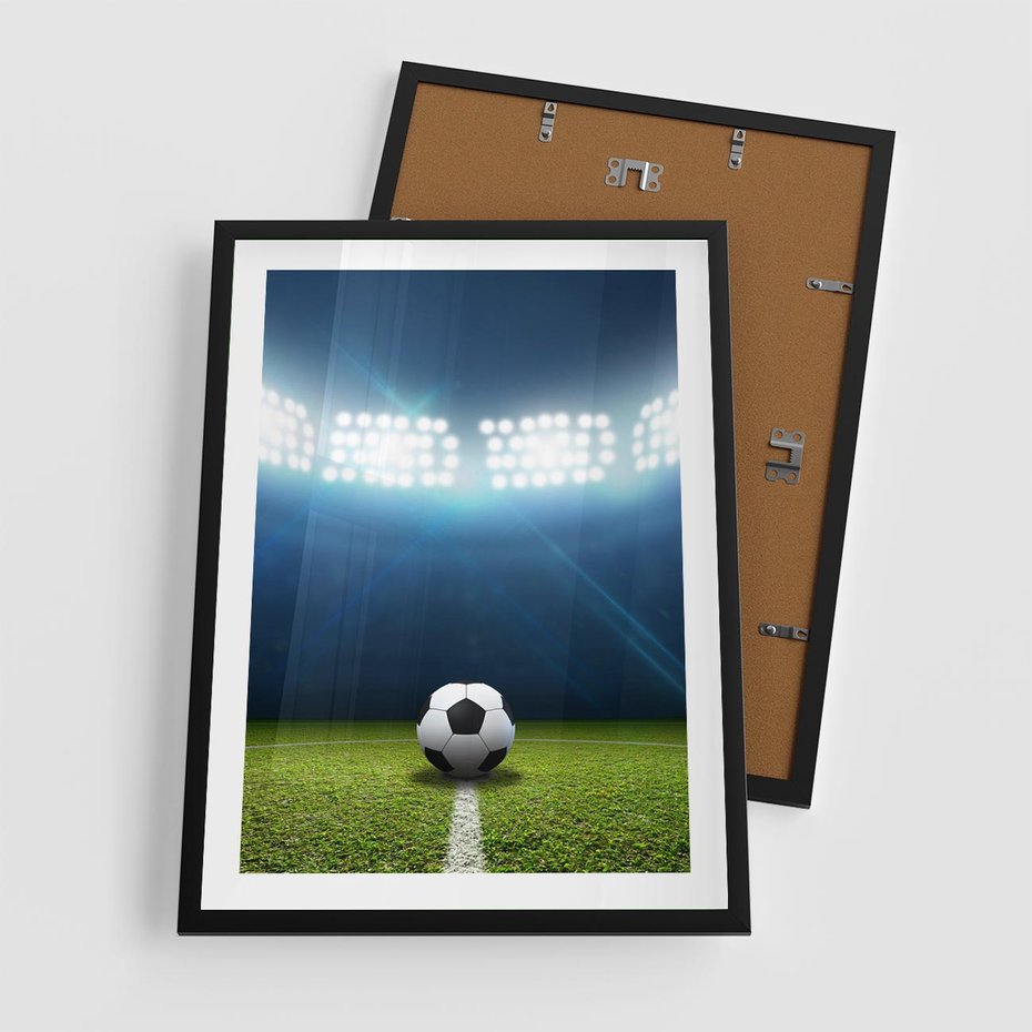 Plakat w ramie 50x70 - Piłka w drodze do gola - piłka, gol - rama czarna