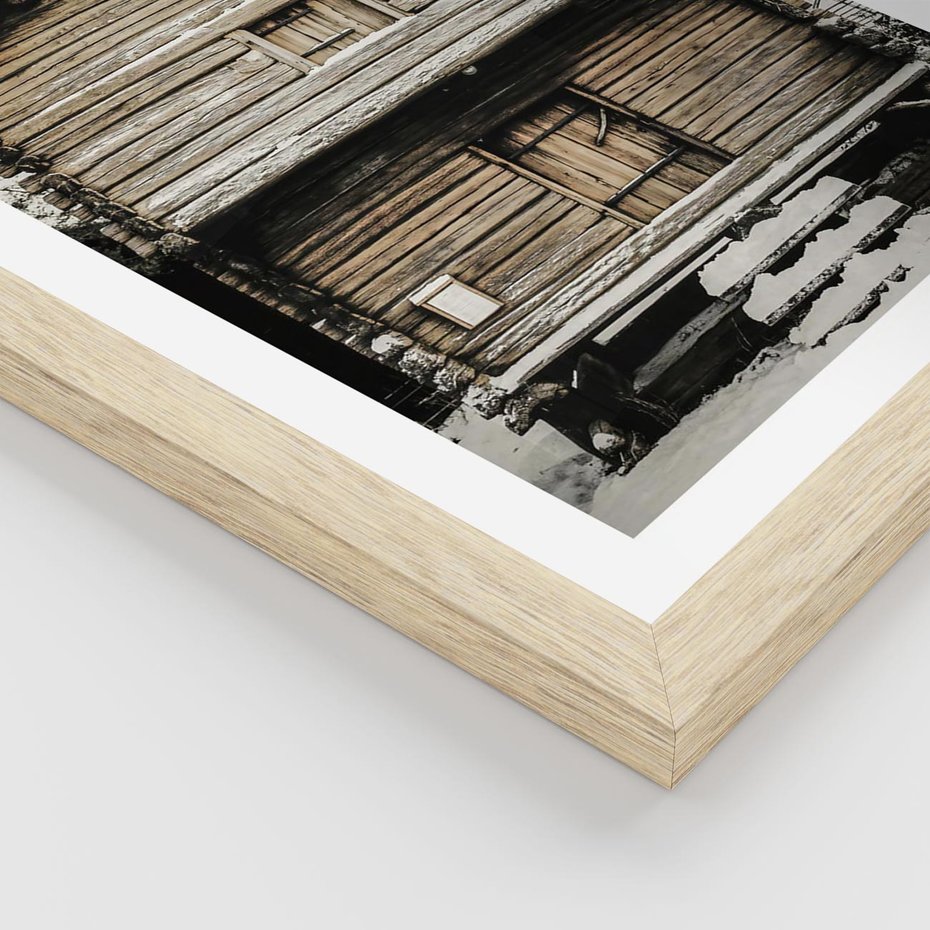 Plakat w ramie 40x50 - Stary Drewniany Dom w Śniegu - stary drewniany dom, zima - rama drewno