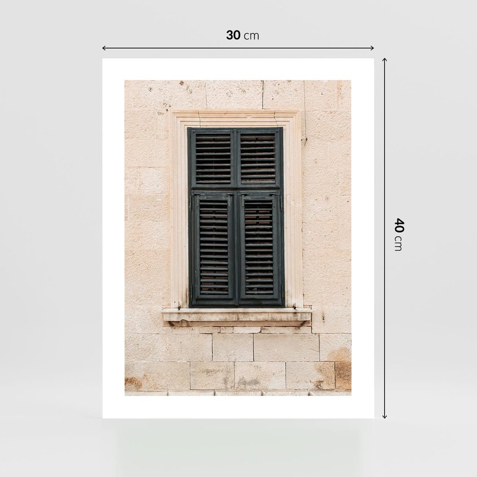 Plakat bez ramy 30x40 - Urok Starego Okna z Zielonymi Okiennicami - stare okno, kamienica