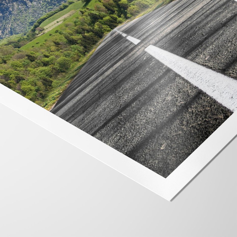 Plakat bez ramy 21x30 - Droga przez góry: podróż do przygody - droga, góry