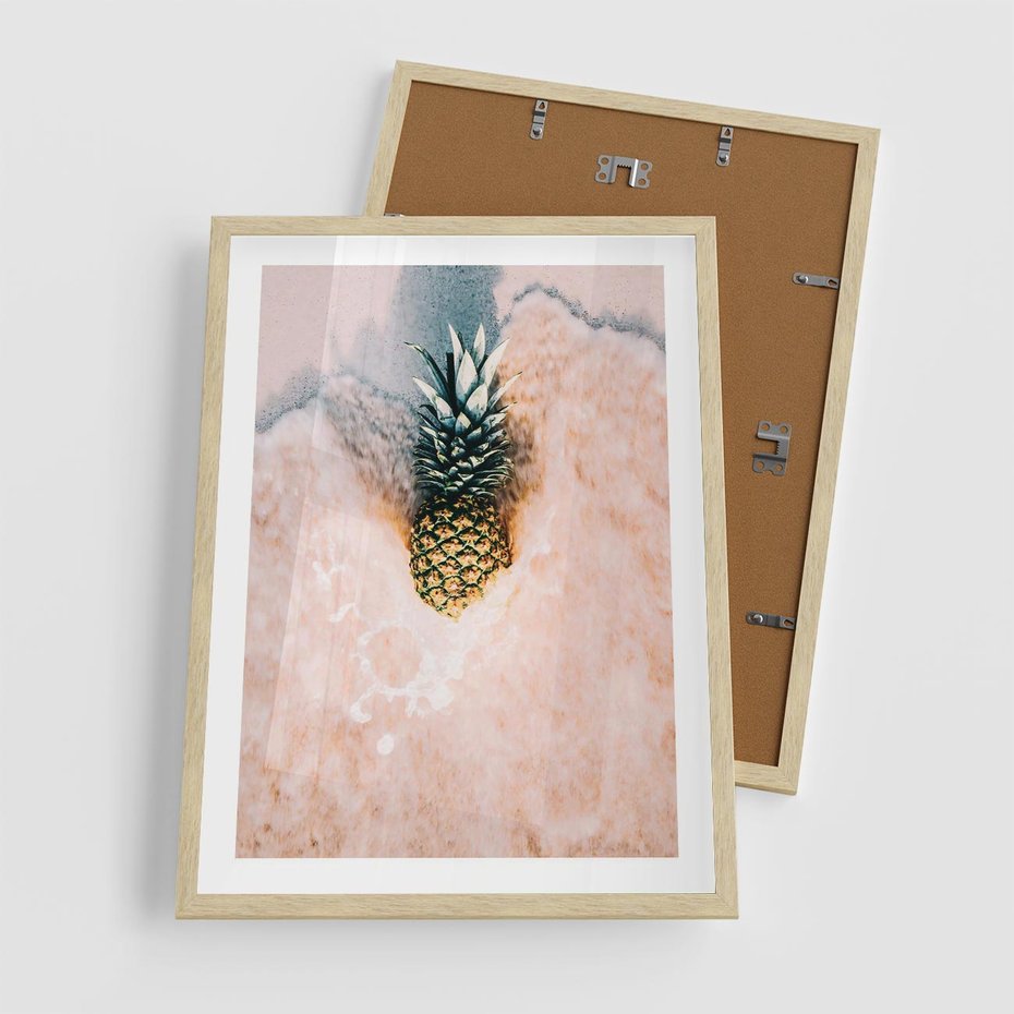 Plakat w ramie 50x70 - Egzotyczna Plaża - ananas, na plaży - rama drewno