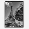 Obraz w ramie 70x100 - Zabawa w Paryżu - czarno białe zdjecie, wieża eiffla - rama czarna