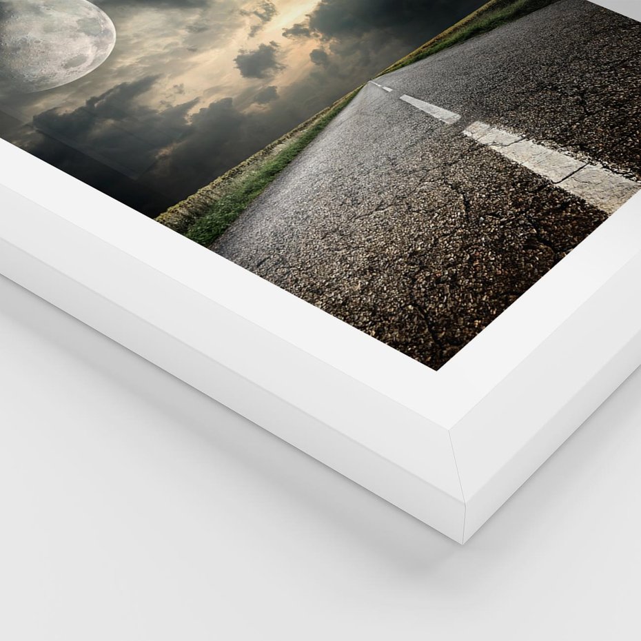 Plakat w ramie 50x70 - magia nocnej drogi - droga, księżyc - rama biała