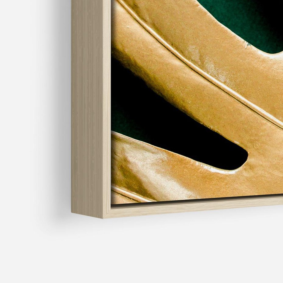 Obraz w ramie 70x50 - Piękno i Styl - złote, liście - rama drewno