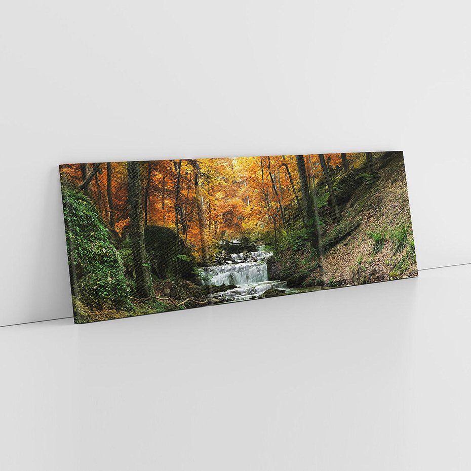 Obraz na płótnie 90x30 - Urok lasu: drzewa i strumyk w harmonii - las, drzewa