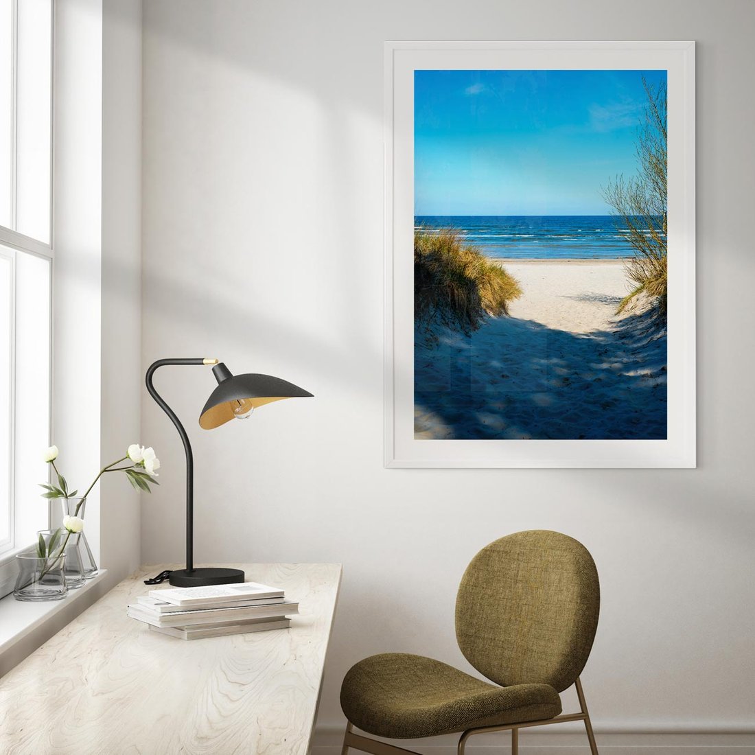 Plakat w ramie 40x50 - Spokój nad brzegiem morza - plaża, morze - rama biała