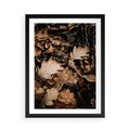 Plakat w ramie 50x70 - Jesienna Melodia: Liście i Szyszki - suche liście, szyszki - rama czarna