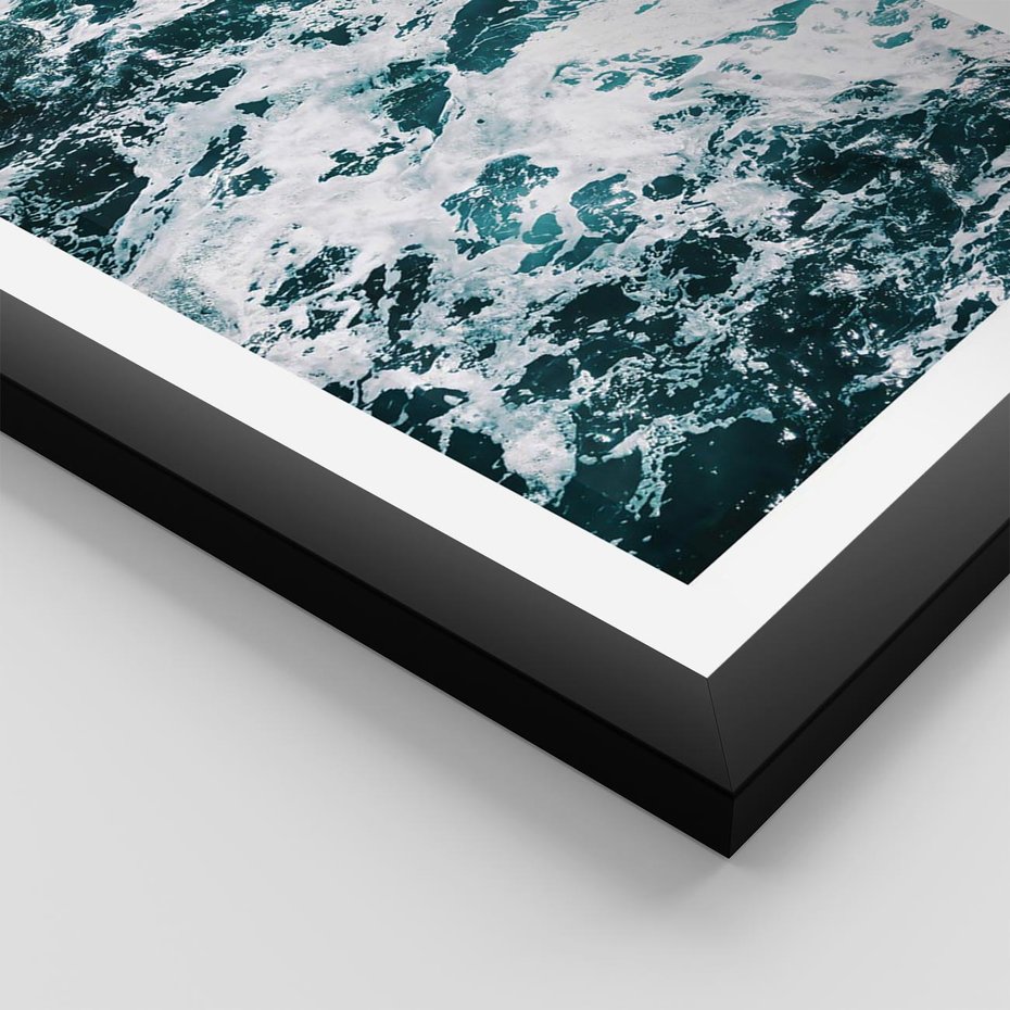 Plakat w ramie 50x70 - Potęga Natury: Wzburzone Fale Oceanu - wzburzone fale oceanu - rama czarna
