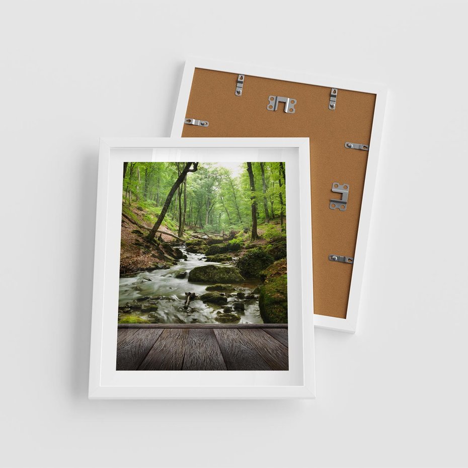 Plakat w ramie 40x50 - Strumyk w lesie - strumyk, w lesie - rama biała