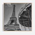 Obraz w ramie 50x50 - Zabawa w Paryżu - czarno białe zdjecie, wieża eiffla - rama drewno