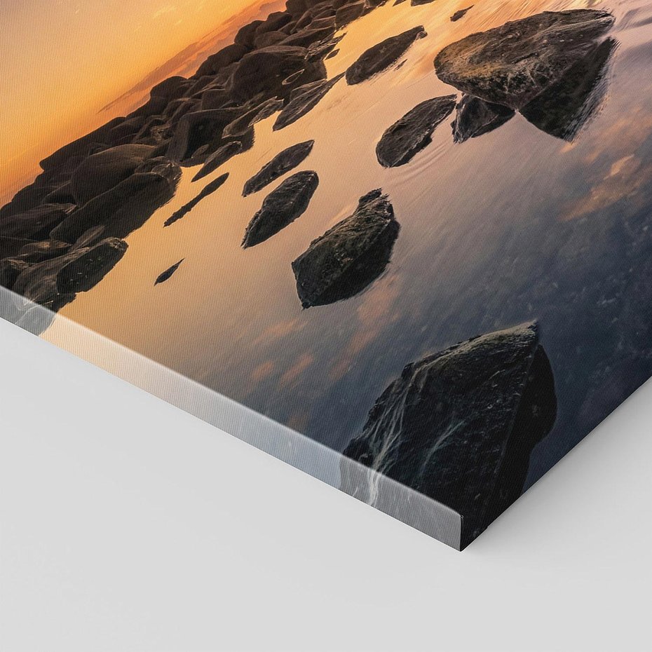 Obraz na płótnie 120x60 - Zachód słońca nad jeziorem: Spokój i harmonia - zachód słońca,