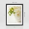 Plakat w ramie 40x50 - Subtelność białych frezji - frezja, białe - rama czarna