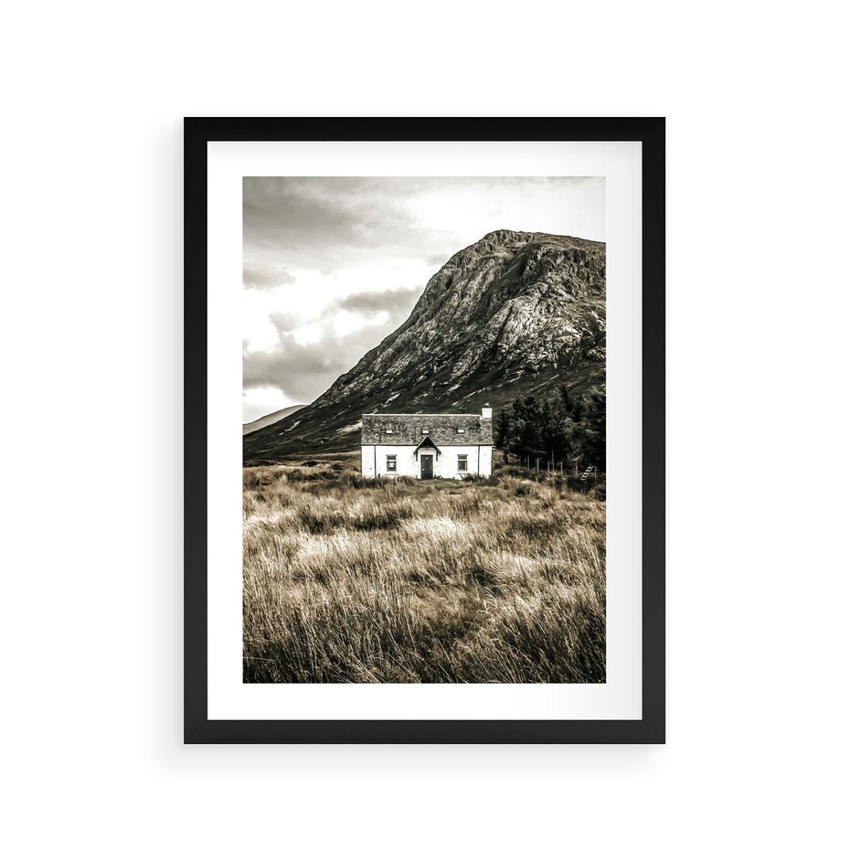 Plakat w ramie 30x40 - Biały Domek w Sepii: Wiejski Urok - domek w górach, kolory sepii - rama czarna