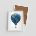 Plakat w ramie 30x40 - Podróżniczy balon nad ziemią - balon, ziemia - rama biała