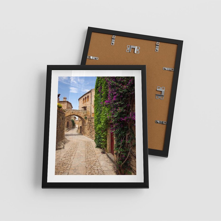 Plakat w ramie 40x50 - Uliczka pełna perspektywy i tajemnicy - uliczka, perspektywa - rama czarna