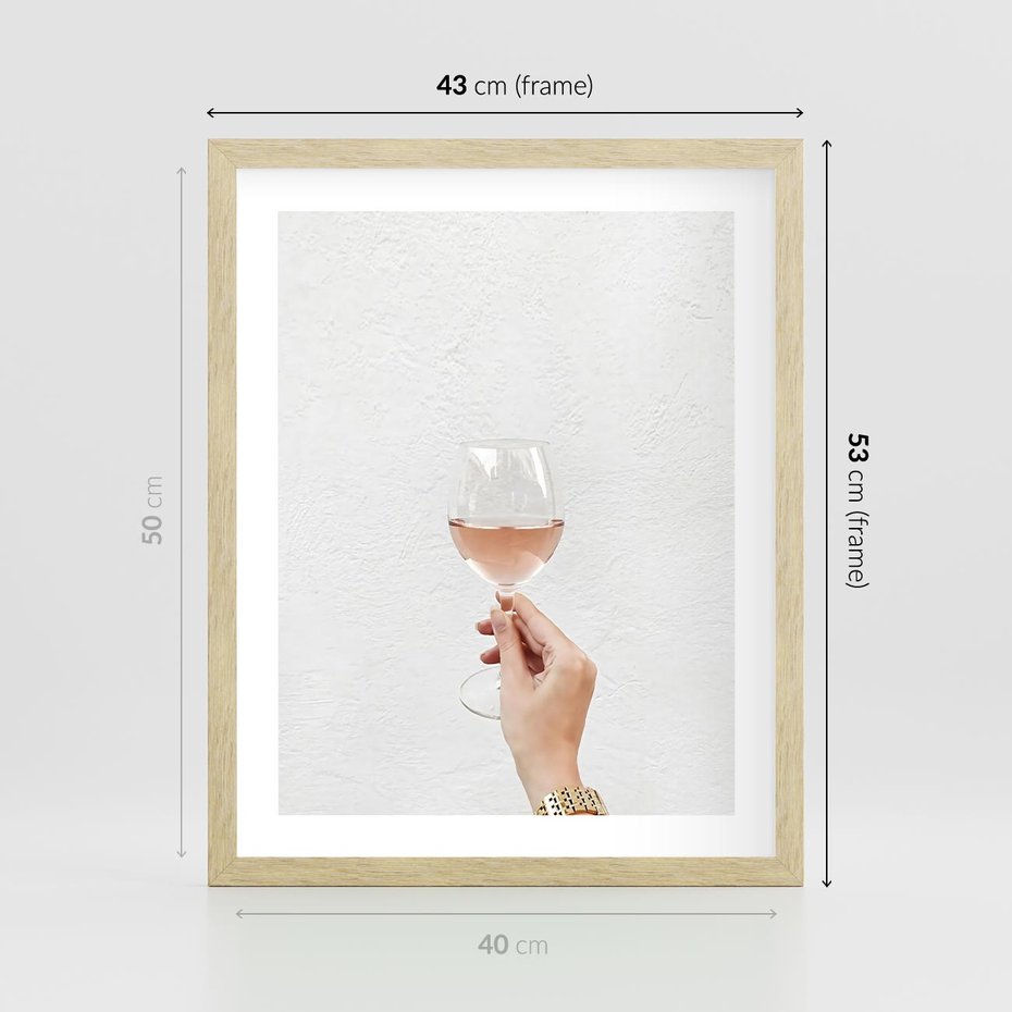 Plakat w ramie 40x50 - Kobieca Dłoń i Różowe Wino - kieliszek różowego wina, kobieca dłoń - rama drewno