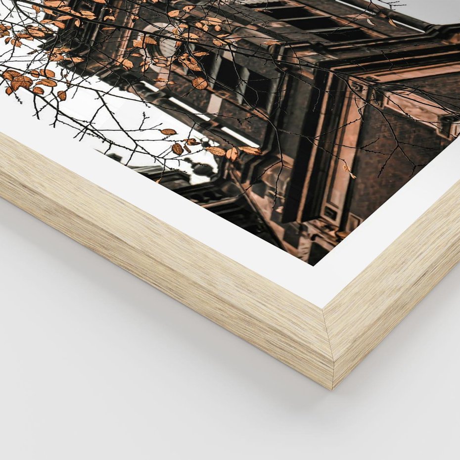 Plakat w ramie 30x40 - Jesienna Wieża w Liściach - architektura, wieża - rama drewno