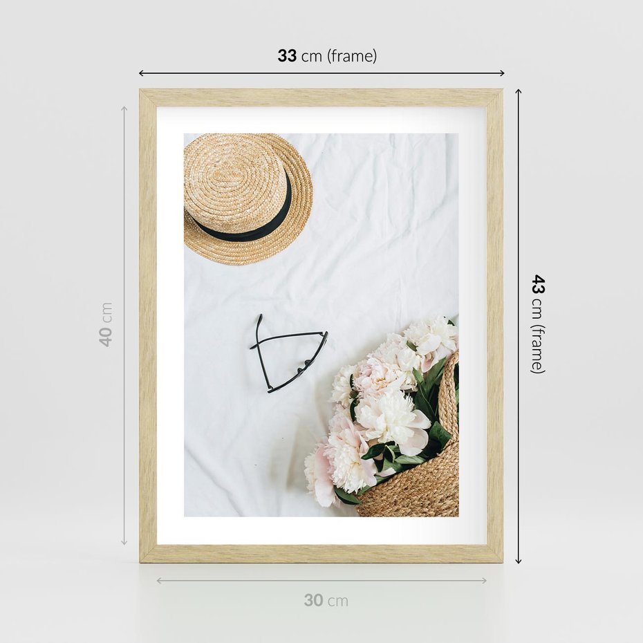 Plakat w ramie 30x40 - Urok Kobiecej Fotografii - kompozycja kobieca, fotografia - rama drewno