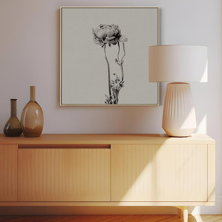 Obraz w ramie 50x50 - Cień Kwiatowej Delikatności - kwiat, cień - rama drewno