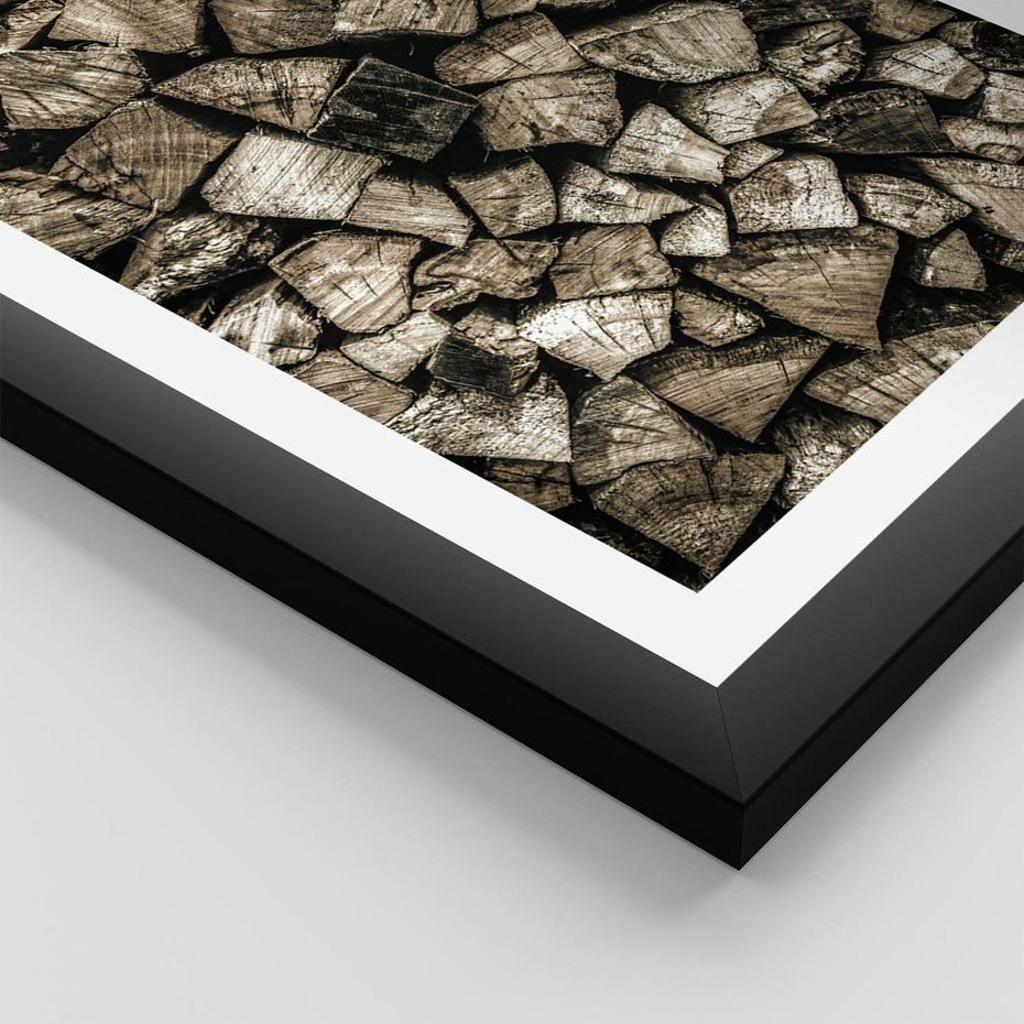 Plakat w ramie 40x50 - Piękno Drewna - belki drewna, drewno - rama czarna