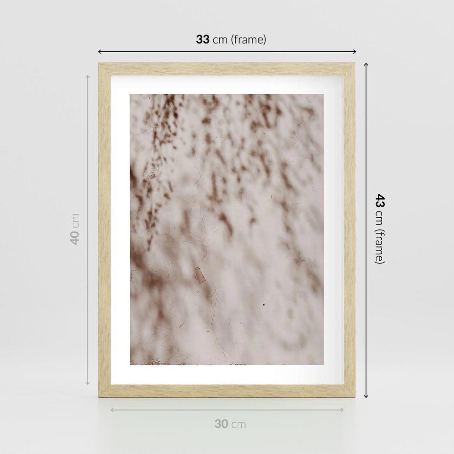 Plakat w ramie 30x40 - Cień Gałęzi - beżowa ściana, cień gałęzi - rama drewno