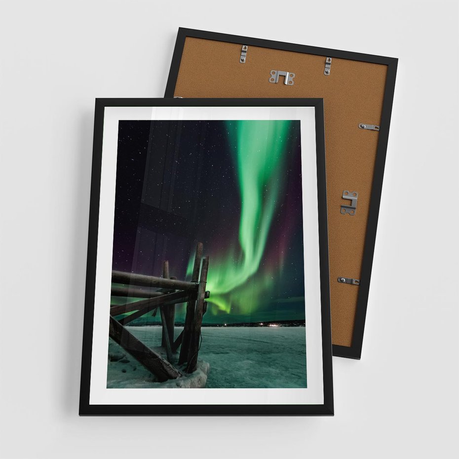 Plakat w ramie 50x70 - Zorza polarna w tajemniczej nocnej przestrzeni - zorza, polarna - rama czarna