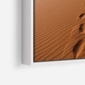 Obraz w ramie 50x50 - Piasek pustyni w ogniu - pustynia, piasek - rama biała