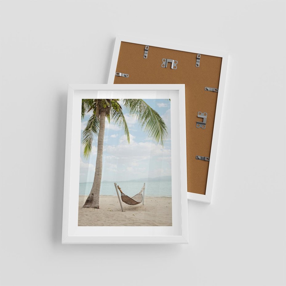 Plakat w ramie 30x40 - Relaks na plaży - palma, hamak - rama biała