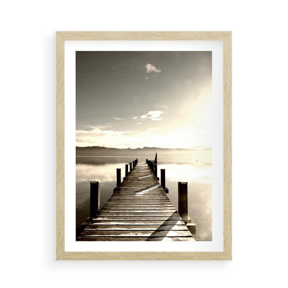Plakat w ramie 50x70 - Mglisty poranek na pomostcie - pomost, mgła - rama drewno