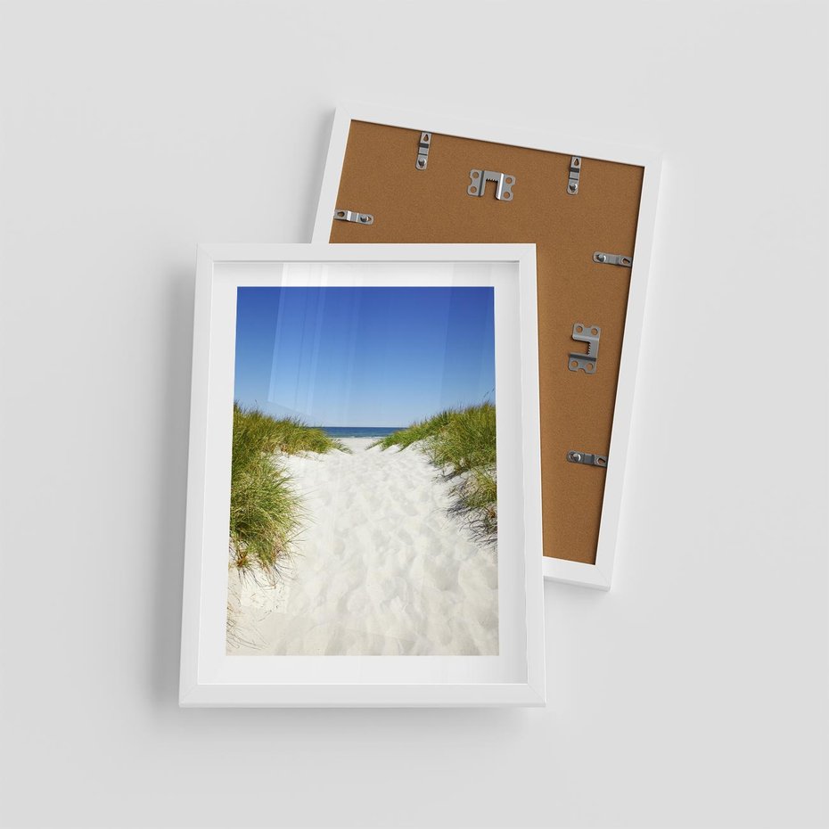 Plakat w ramie 30x40 - Relaks nad Morskimi Wzgórzami - plaża, wydmy - rama biała