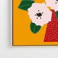 Obraz w ramie 50x50 - Harmonijne Granice - abstrakcyjne kwiaty, żółte tło - rama drewno