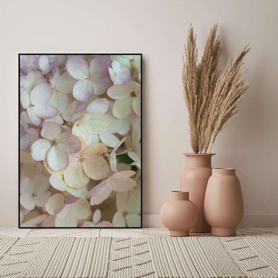 Obraz w ramie 70x100 - Kwiatowy taniec - kwiaty, hortensje - rama czarna