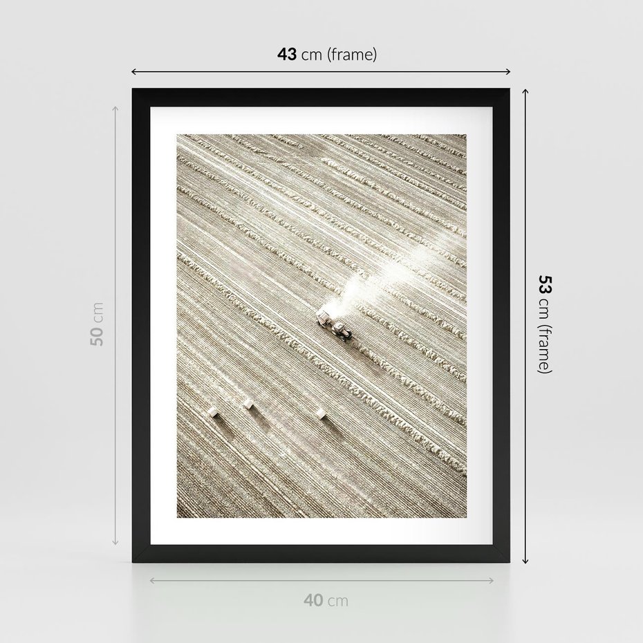 Plakat w ramie 40x50 - Pole i Żniwa na Malowniczym Zdjęciu - pole, traktor - rama czarna