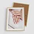 Plakat w ramie 50x70 - Piękno manicure - manicure, paznokcie - rama drewno