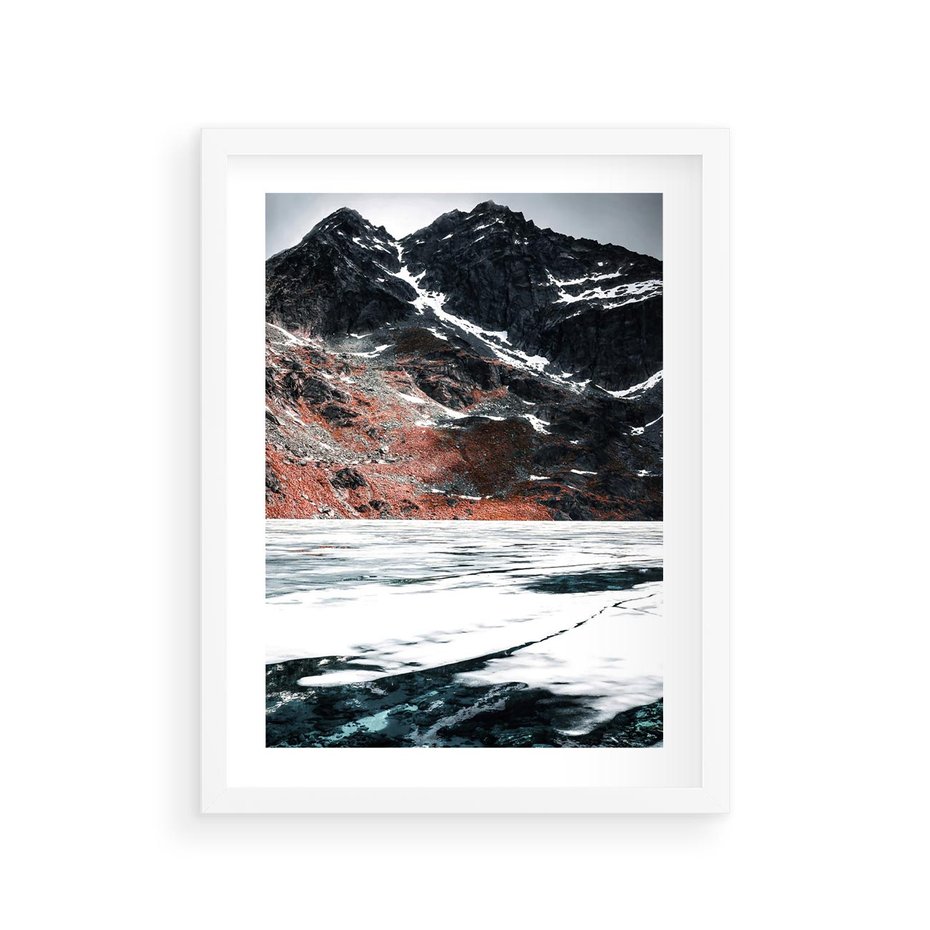 Plakat w ramie 30x40 - Śnieżna Opowieść - górski krajobraz, zima w górach - rama biała