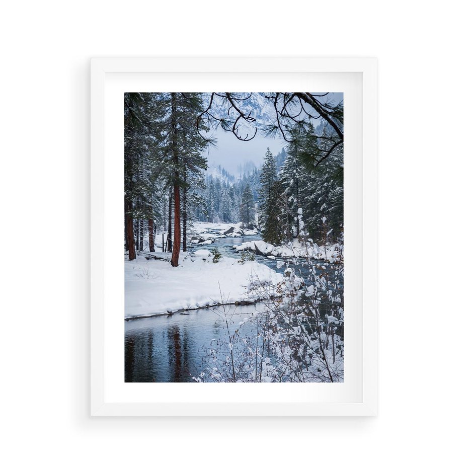 Plakat w ramie 40x50 - Śnieżne cuda - zima, las - rama biała