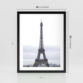 Plakat w ramie 40x50 - Eiffla w mglistym świetle - Eiffla, Paryż - rama czarna