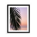 Plakat w ramie 40x50 - Liście Palmy nad Morzem - zachód słońca, liście palmy na tle nieba i morza - rama czarna